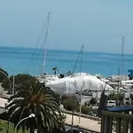 Joli studio bord de mer, clim, balcon, parking privé