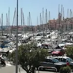 Joli studio bord de mer, clim, balcon, parking privé