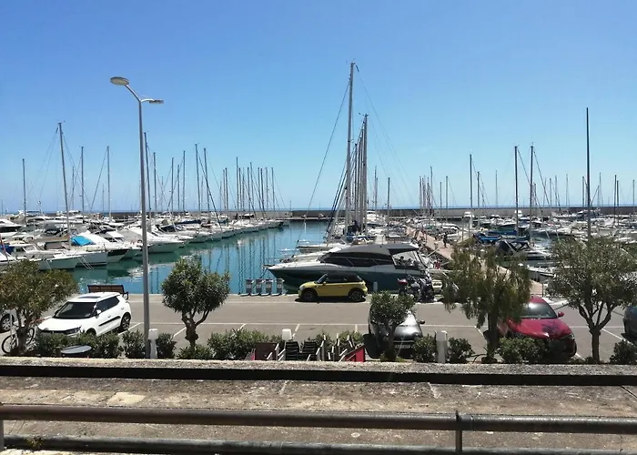 Joli studio bord de mer, clim, balcon, parking privé