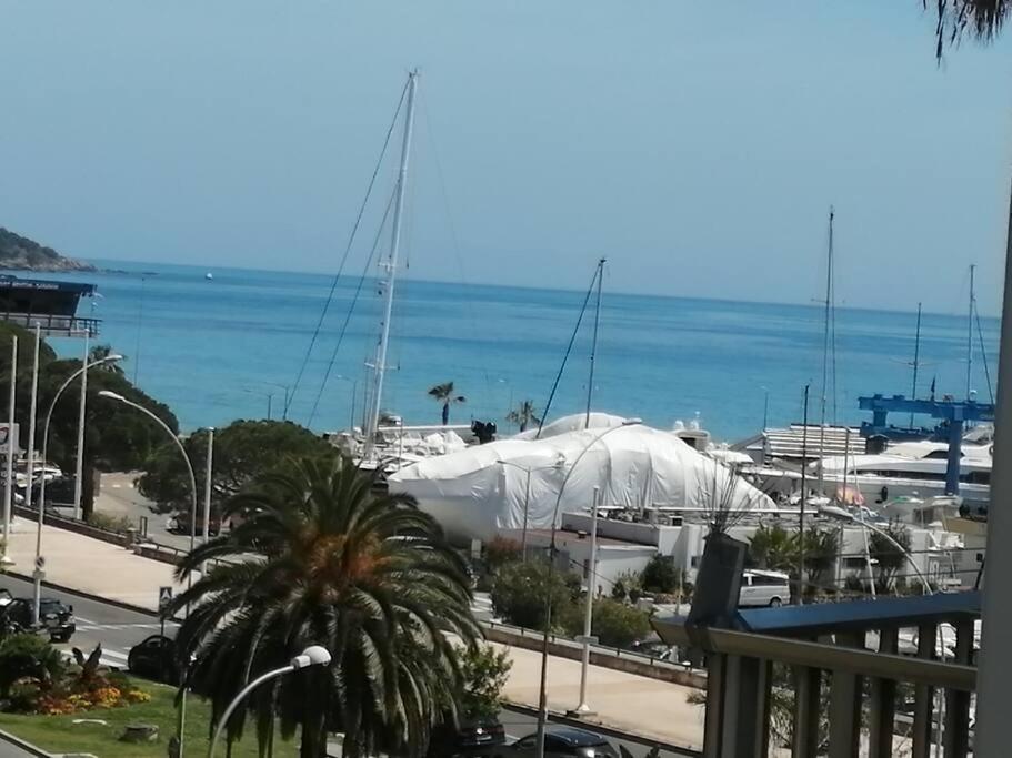 Appartement Joli Bord De Mer, Clim, Balcon, Parking Privé