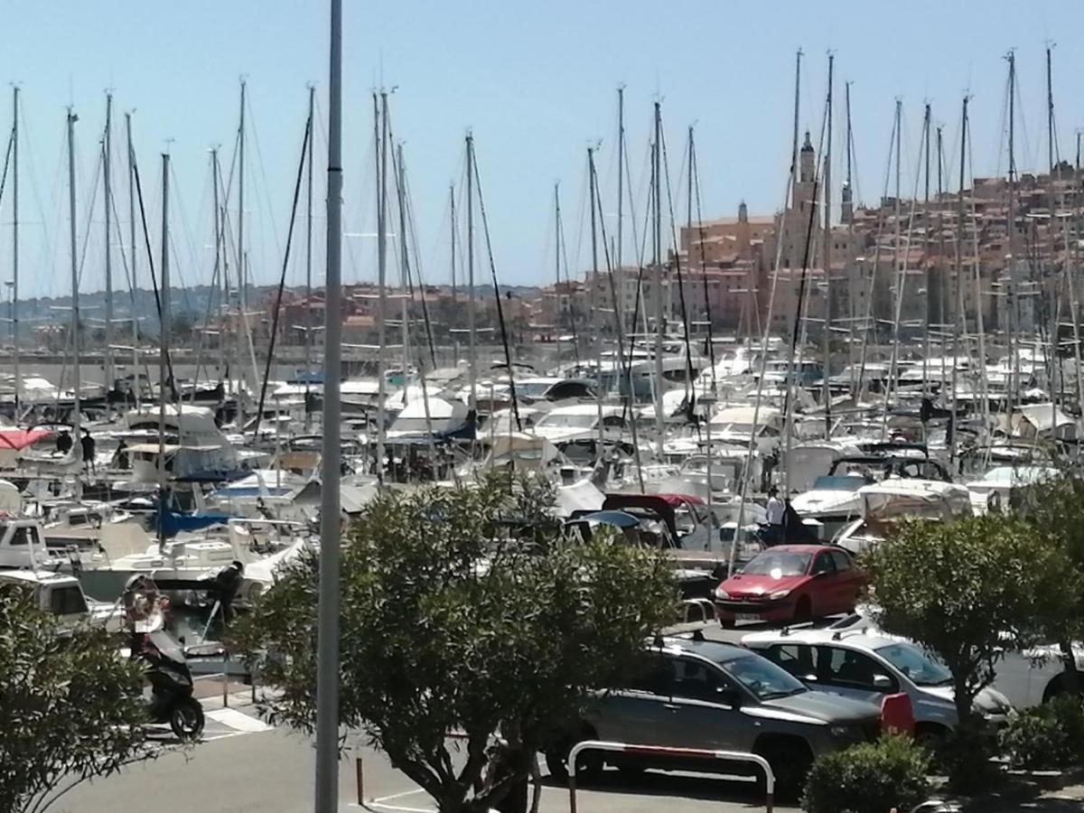 Joli Bord De Mer, Clim, Balcon, Parking Privé * Menton